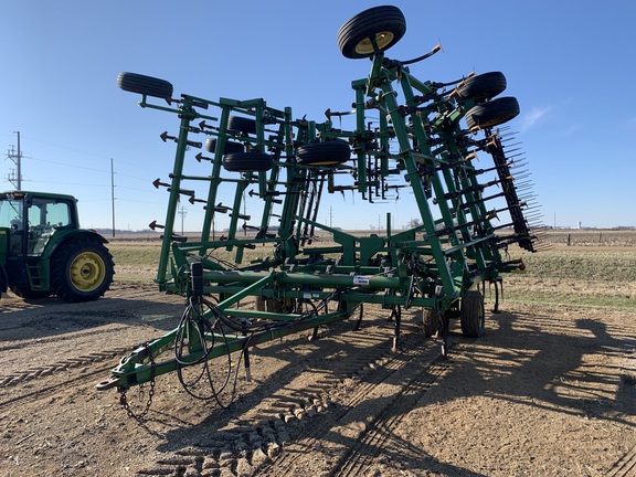 2005 John Deere 2210 Field Cultivator