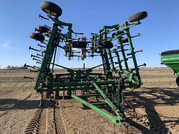 2005 John Deere 2210 Field Cultivator