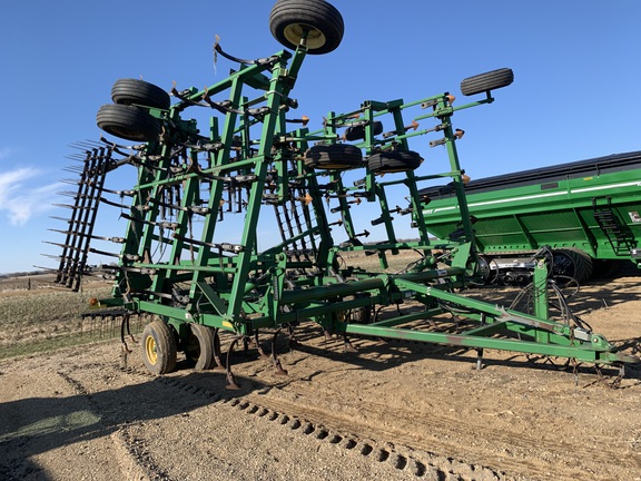 2005 John Deere 2210 Field Cultivator