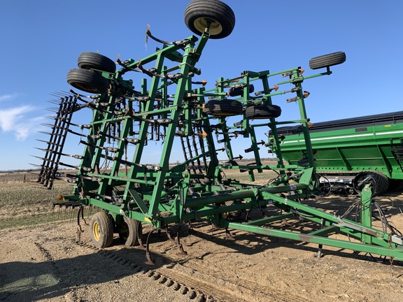 2005 John Deere 2210 Field Cultivator