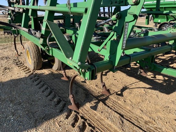 2005 John Deere 2210 Field Cultivator