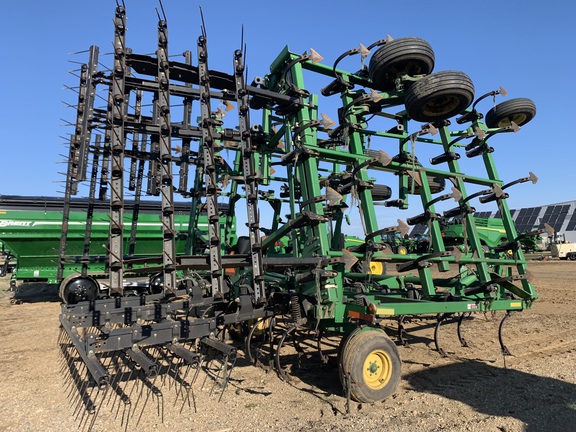 2005 John Deere 2210 Field Cultivator