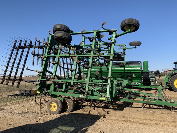 2005 John Deere 2210 Field Cultivator