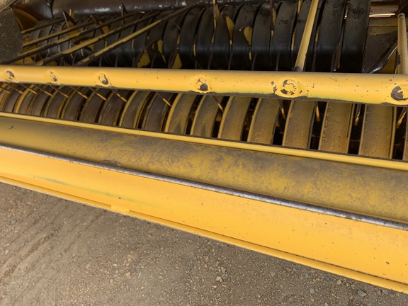 2014 New Holland Rollbelt 560 Baler/Round