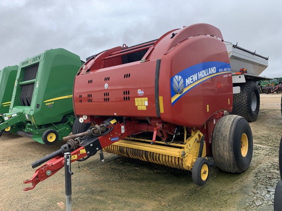2014 New Holland Rollbelt 560 Baler/Round