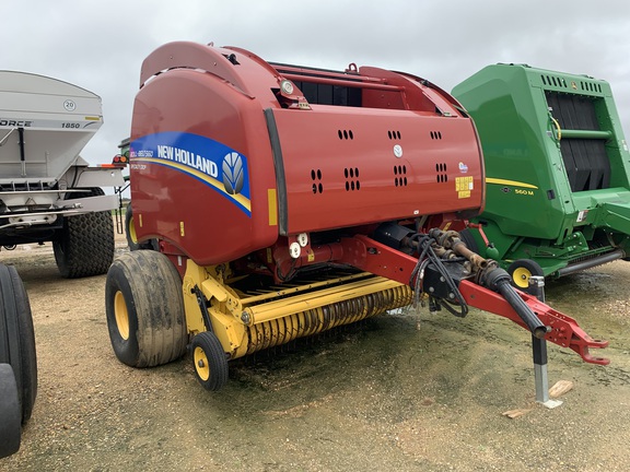 2014 New Holland Rollbelt 560 Baler/Round