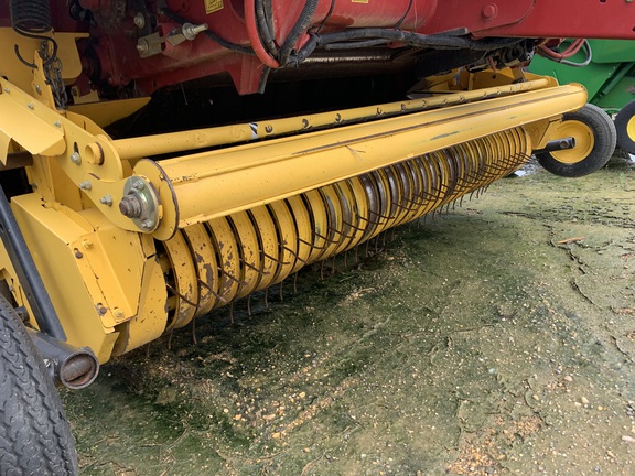 2014 New Holland Rollbelt 560 Baler/Round