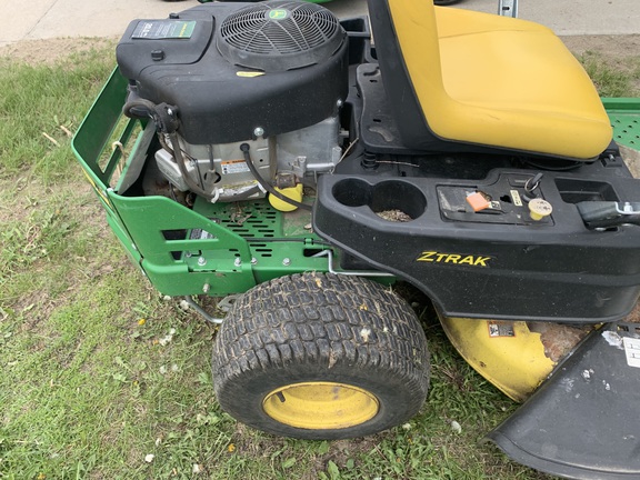 2016 John Deere Z335E Mower/Zero Turn