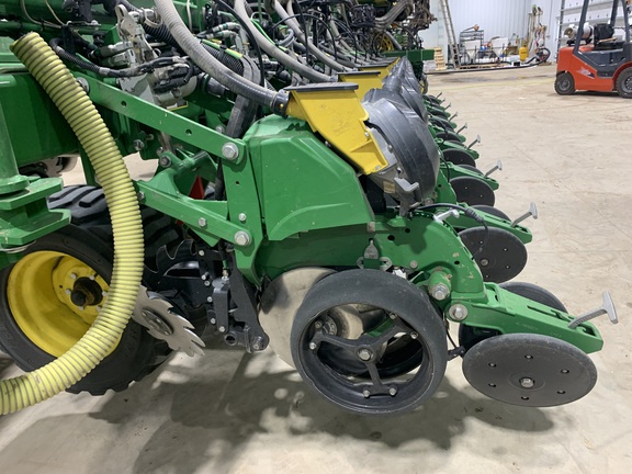 2022 John Deere DB60 Planter