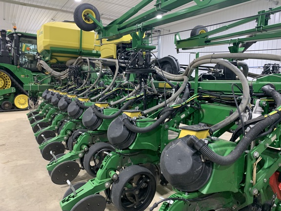 2022 John Deere DB60 Planter