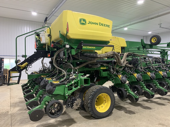 2022 John Deere DB60 Planter