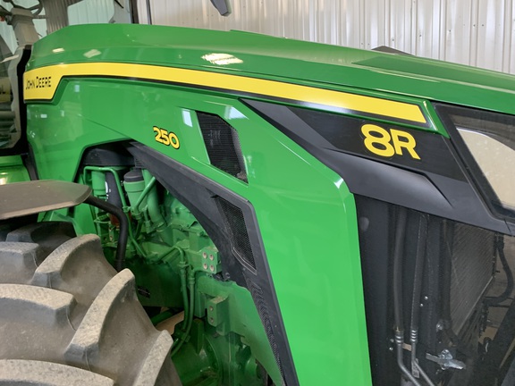 2023 John Deere 8R 250 Tractor