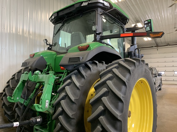 2023 John Deere 8R 250 Tractor