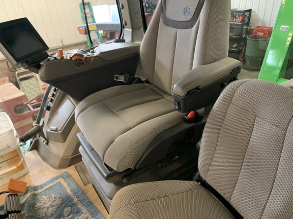 2023 John Deere 8R 250 Tractor