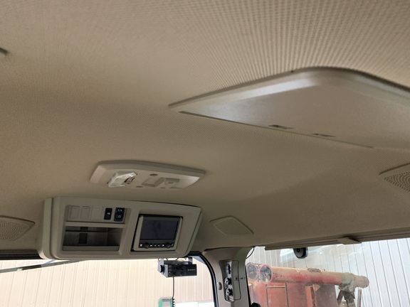 2023 John Deere 8R 250 Tractor