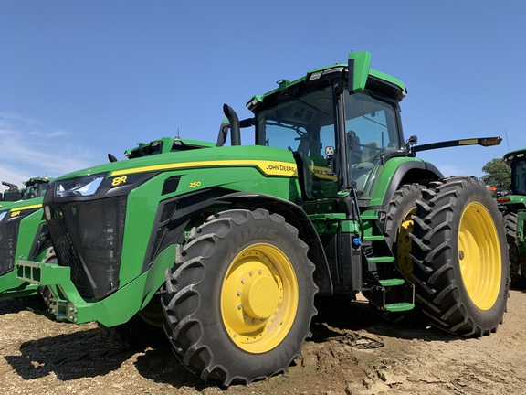 2023 John Deere 8R 250 Tractor