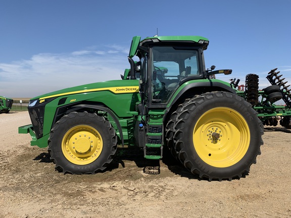2023 John Deere 8R 250 Tractor