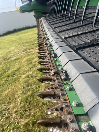 2022 John Deere HD40F Header Combine