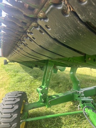 2022 John Deere HD40F Header Combine