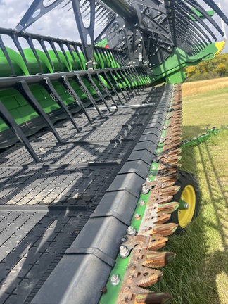 2022 John Deere HD40F Header Combine