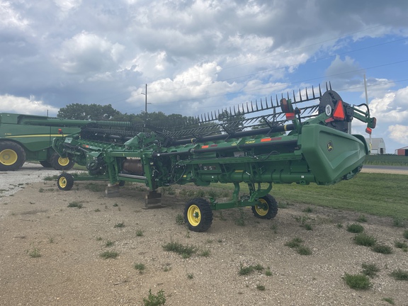 2022 John Deere HD40F Header Combine