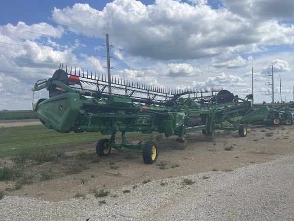 2022 John Deere HD40F Header Combine