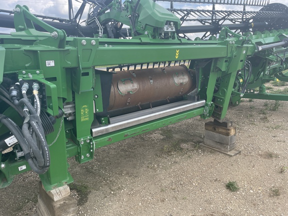 2022 John Deere HD40F Header Combine