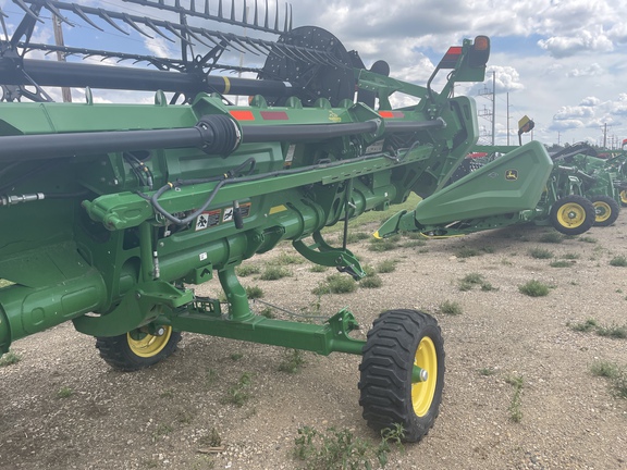 2022 John Deere HD40F Header Combine