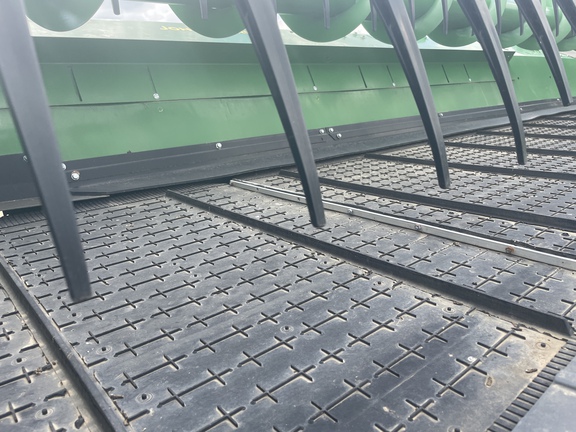 2022 John Deere HD40F Header Combine