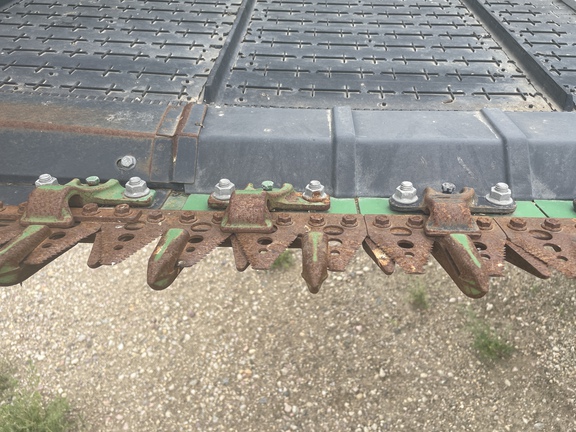 2022 John Deere HD40F Header Combine