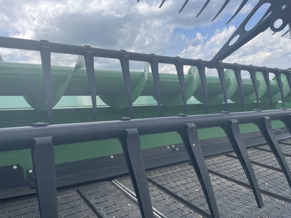 2022 John Deere HD40F Header Combine