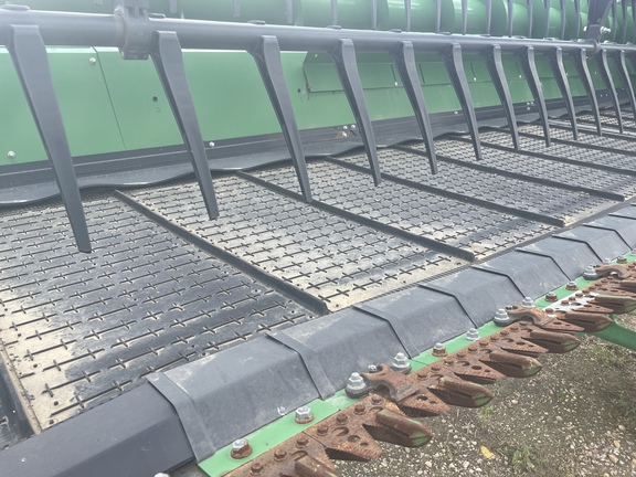 2022 John Deere HD40F Header Combine