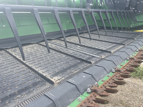 2022 John Deere HD40F Header Combine