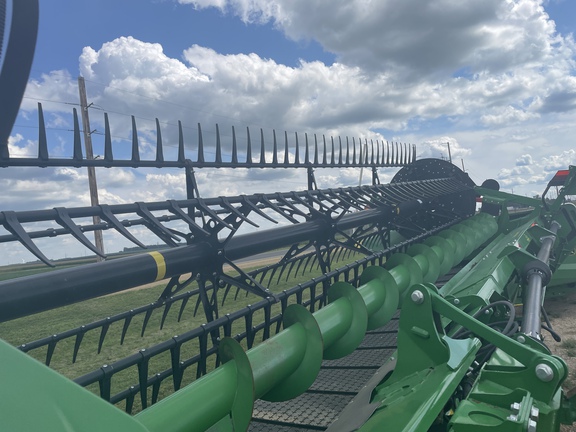 2022 John Deere HD40F Header Combine