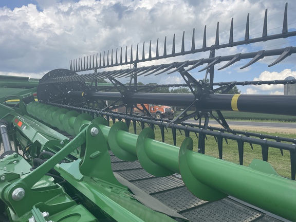2022 John Deere HD40F Header Combine