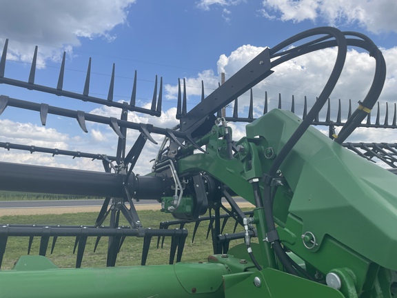 2022 John Deere HD40F Header Combine