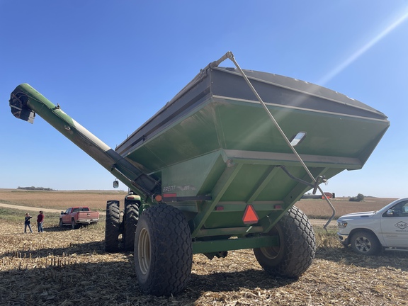 2008 Brent 880 Grain Cart
