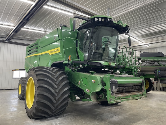 2022 John Deere X9 1000 Combine