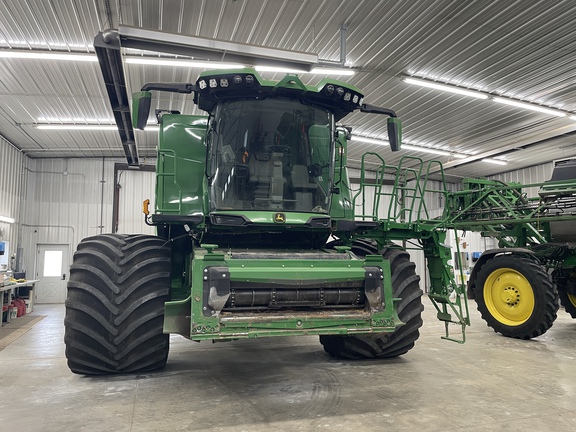 2022 John Deere X9 1000 Combine