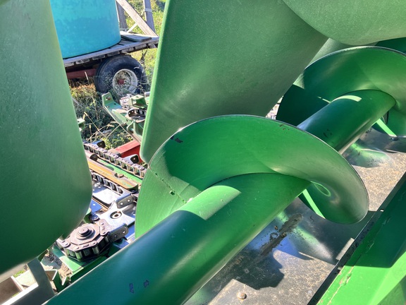 2011 John Deere 612C Header Corn Head