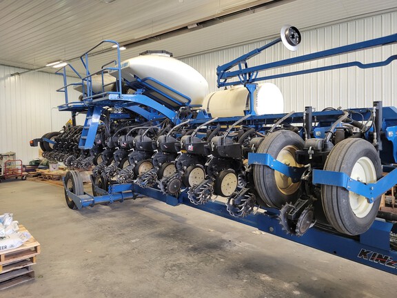 2014 Kinze 3660 Planter