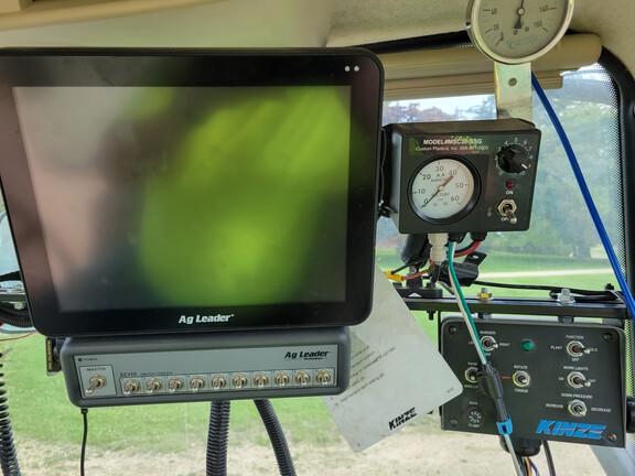 2014 Kinze 3660 Planter