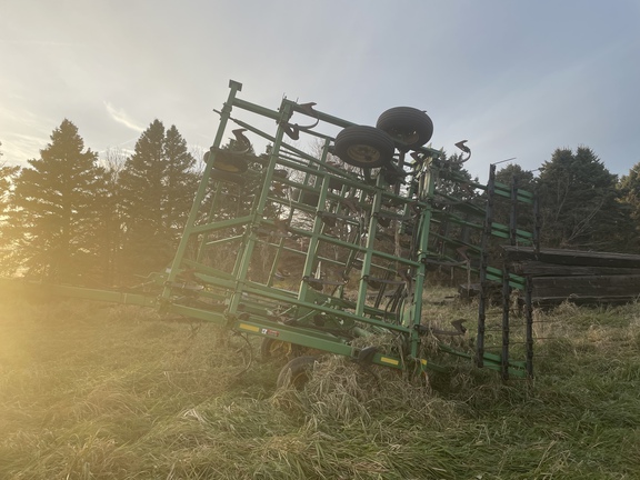 John Deere 980 Field Cultivator