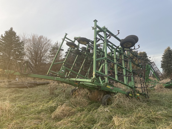 John Deere 980 Field Cultivator