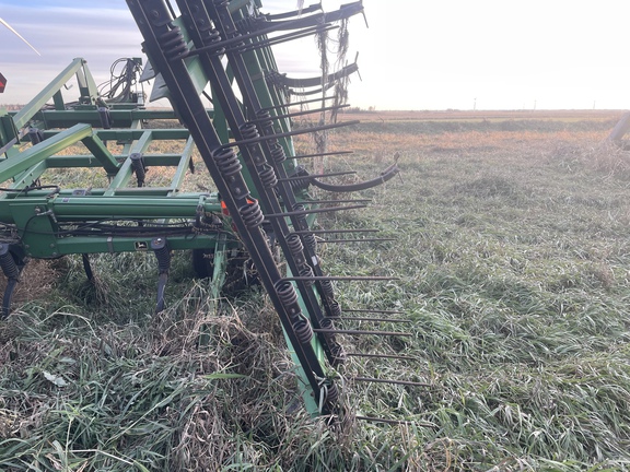 John Deere 980 Field Cultivator