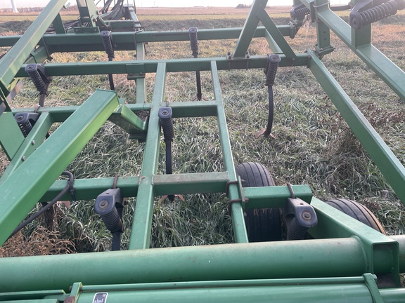 John Deere 980 Field Cultivator