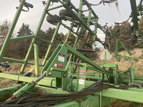 John Deere 980 Field Cultivator