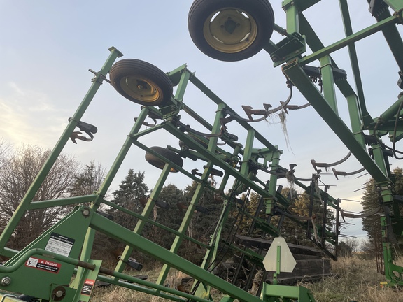 John Deere 980 Field Cultivator
