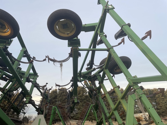 John Deere 980 Field Cultivator