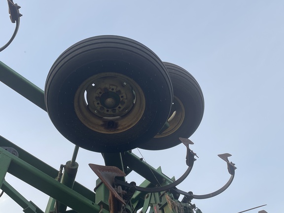 John Deere 980 Field Cultivator